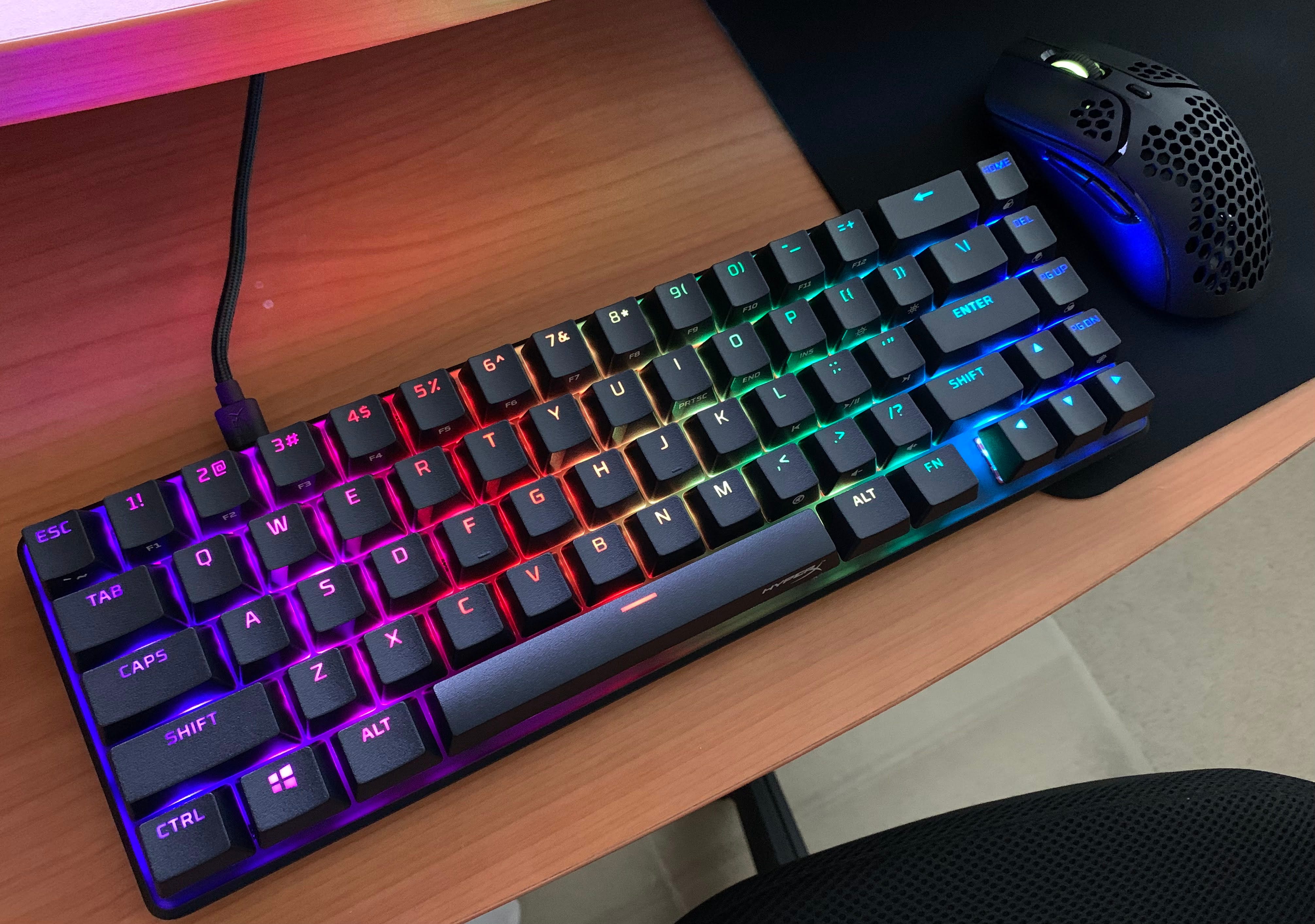 HyperX Alloy origins 65 GProスーパーライト 3点 HyperX Alloy Origins 65 ゲーミングキーボード（65%サイズ） 製品詳細