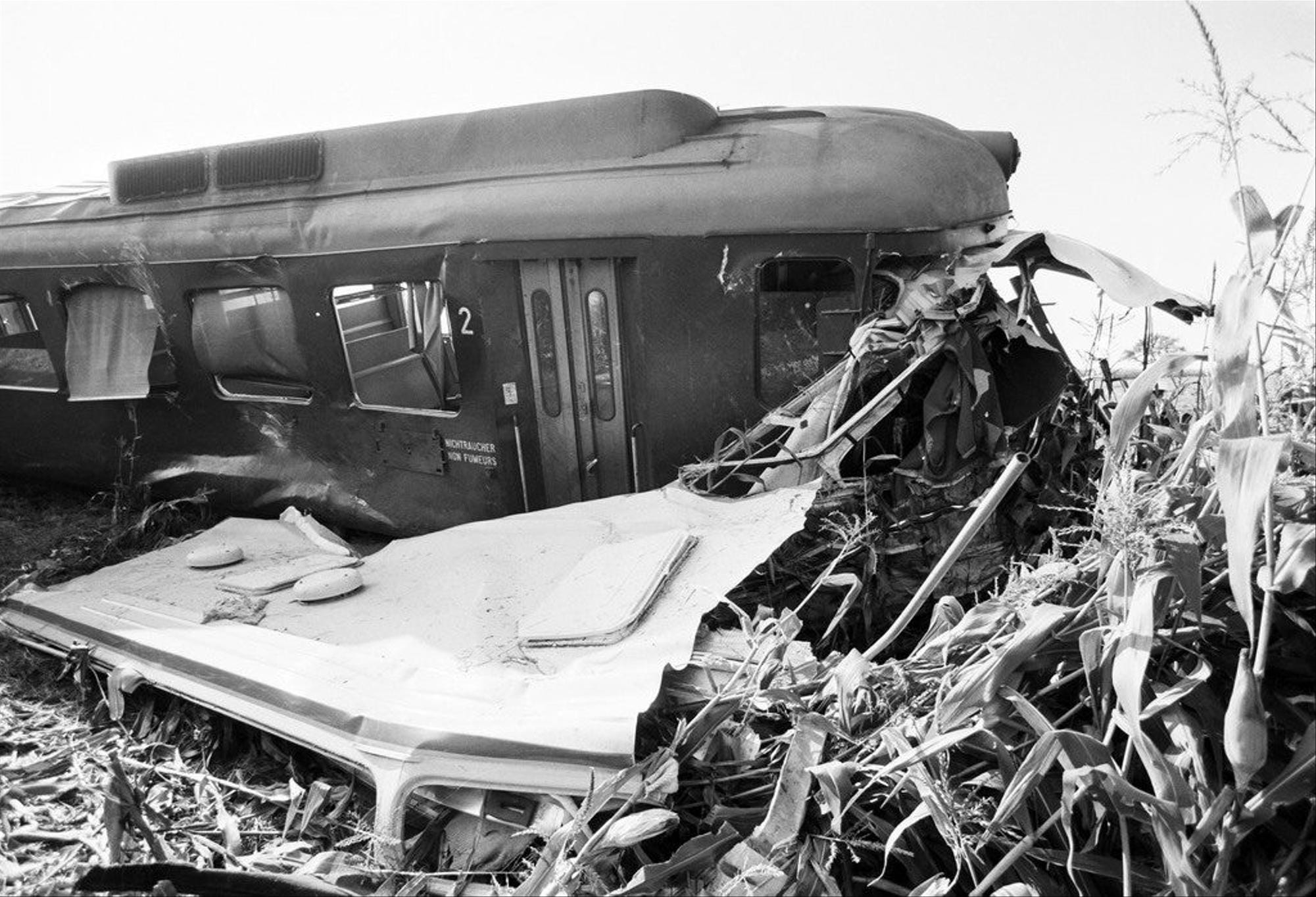 希少HENGE DASSEN morphosis, derailment Tragedy Starts a Friendship: The 1982 Pfäffikon Level