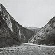 界線與徑路：臺灣早期峽谷攝影中的地形、視覺阻隔與原住民潛像