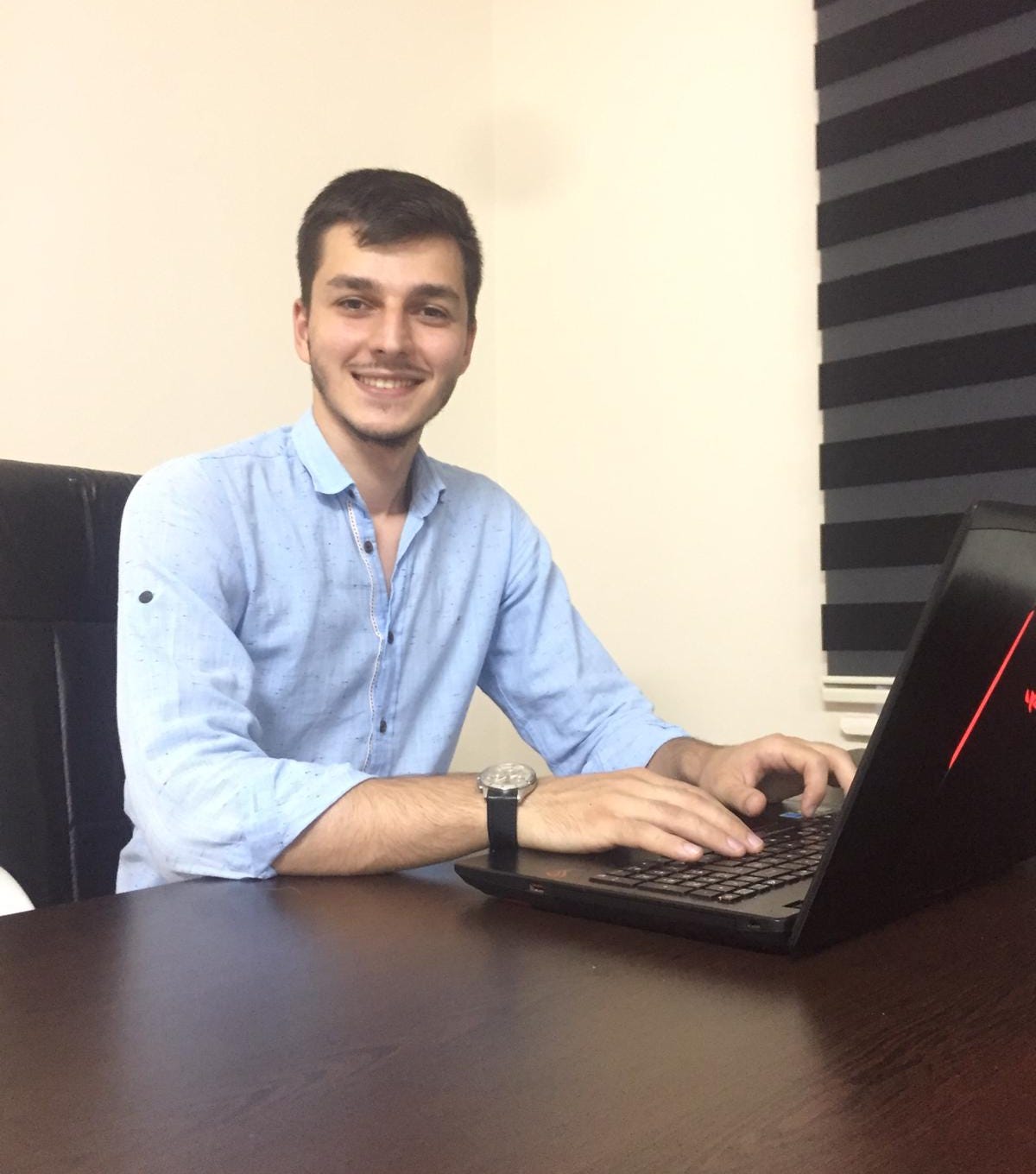 about enes celik medium