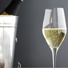 The waltz of the Champagne bubbles