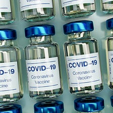 A visual comparison of COVID-19 Case Numbers and Vaccine Propagation in the US