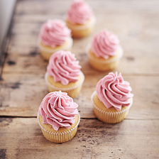 Blondie Cupcakes With Raspberry Buttercream Frosting Call Me Cupcake