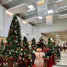 Christmas Décor to Kick off the Holiday Shopping Season