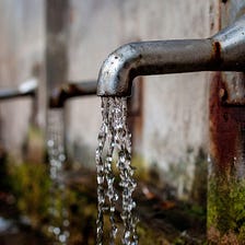 كيف يمكن للذكاء الاصطناعي تنظيف المياه الجوفية في العالم