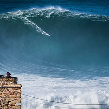 Nouveau record du monde de la plus grosse vague jamais surfée par le surfeur allemand Sebastian…
