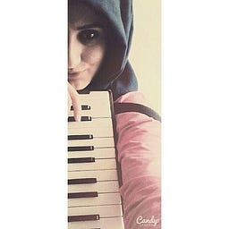 Özge Özaydın