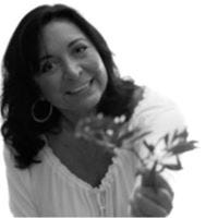 Oriana Monarca White