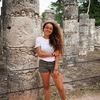 María Stephanie Valenciano