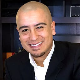 Rubén González