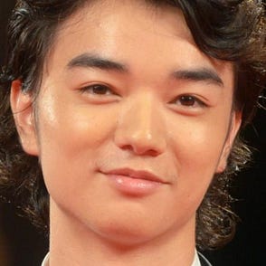 染谷将太 By Iphone Wallpaper Medium