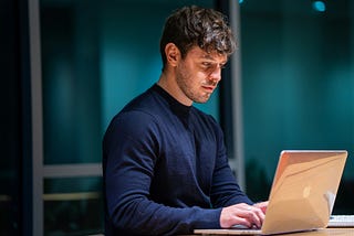 The Mirage Economy: How Fake Growth Is Bankrupting Real Founders (And They Don't Even Know It)