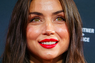 10 Hottest Women in the World (According to the Internet)
