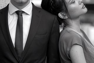 6 Signs an Avoidant Loves You but Is Scared