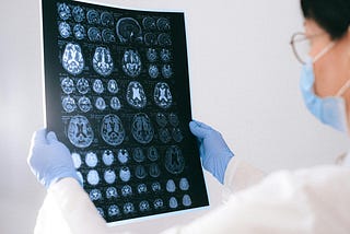 This 1-Minute Habit Trains Your Brain to Stop Overthinking — And It's Ridiculously Simple