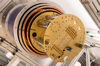What is a quantum computer and how does it work?