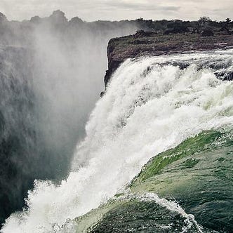Victoria Falls on the border between Zambia and Zimbabwe. Image by Simon Berger from Pixabay.