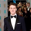 6 PHOTOS of George MacKay that show he is a pink carpet charmer