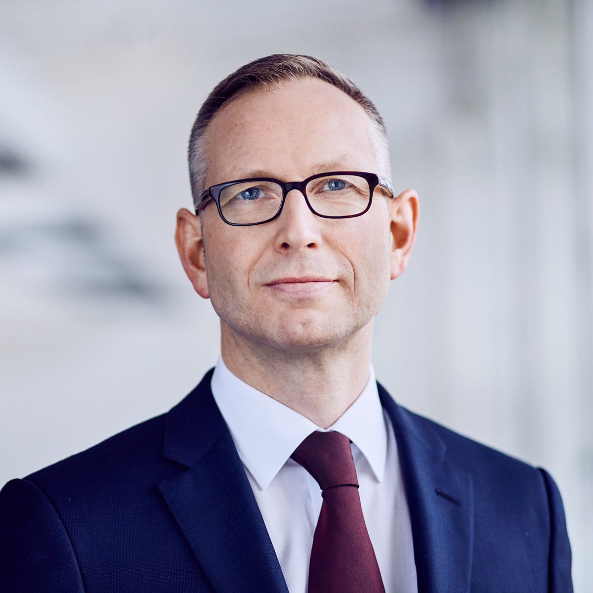 Frankfurt School of Finance & Management President, Professor Dr Nils  Stieglitz: “Why a leader must remain ambitious even during a crisis” | by  Kate Mowbray | Authority Magazine | Medium