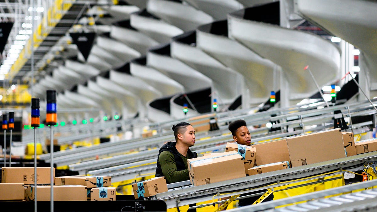 Here's What It's Like to Work in an Amazon Warehouse Right Now | by Ryan  Fan | OneZero