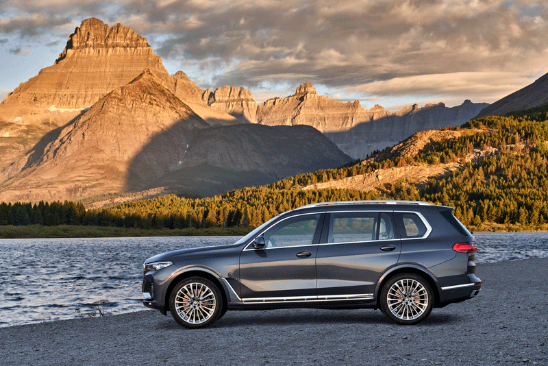 BMW X7 Side