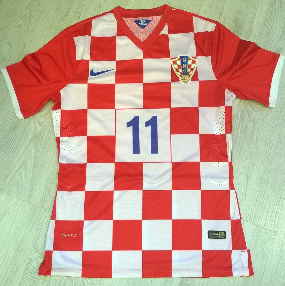 Detalji: Nike domaći dres Hrvatske reprezentacije 2014. | by Matt Marenic |  Blog: Matt Marenic