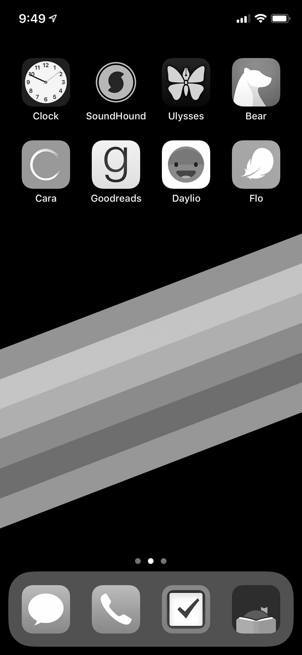 How to Make Your iPhone Black and White (And Why You Should) by Megan