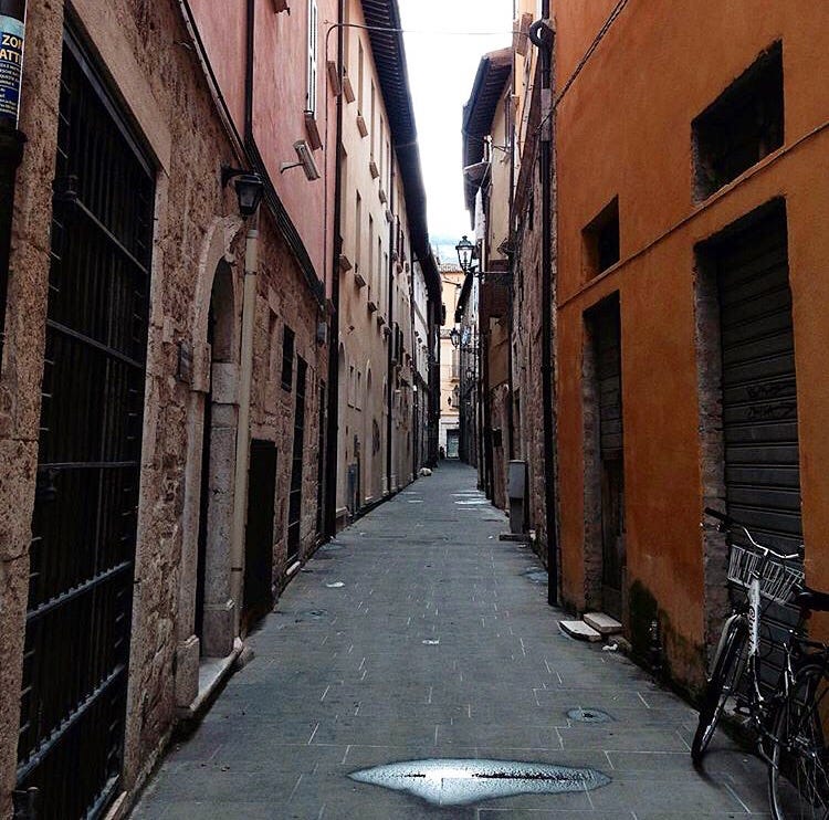 Narrow streets of Ascoli Piceno (Marches), Italy