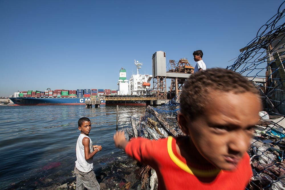 Um Favela Dentro Do Porto De Santos By Yan Boechat Yan Boechat Medium