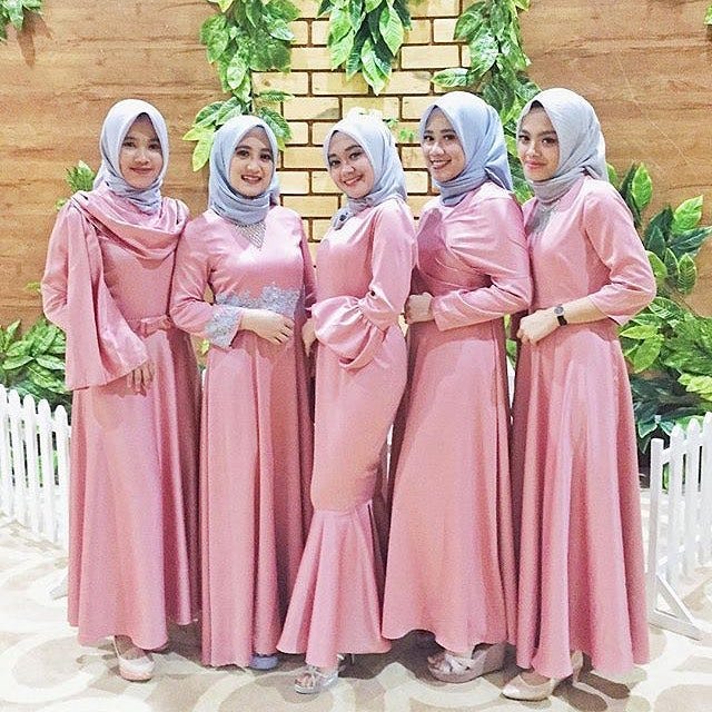 bridesmaid hijab pink