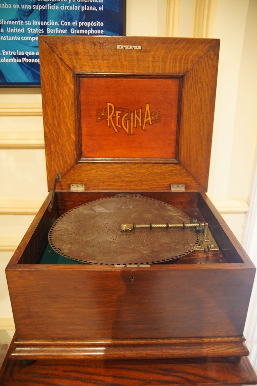 Antiguedad CAJA MÚSICA 1895