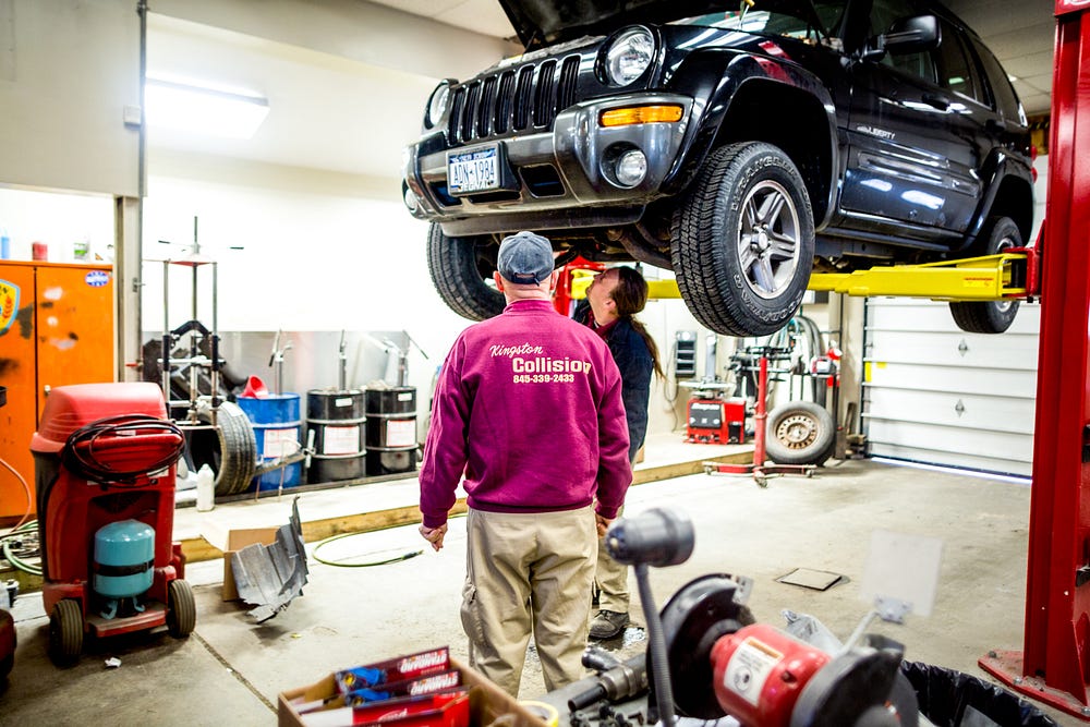 Cars & Customer Service Kingston Collision by Main Street Hub Main