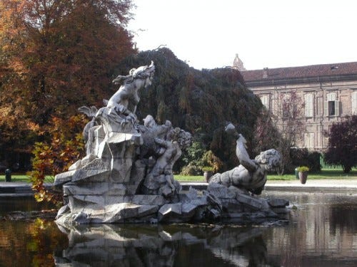 Risultati immagini per torino la fontana dei Tritoni dietro Piazza Castello