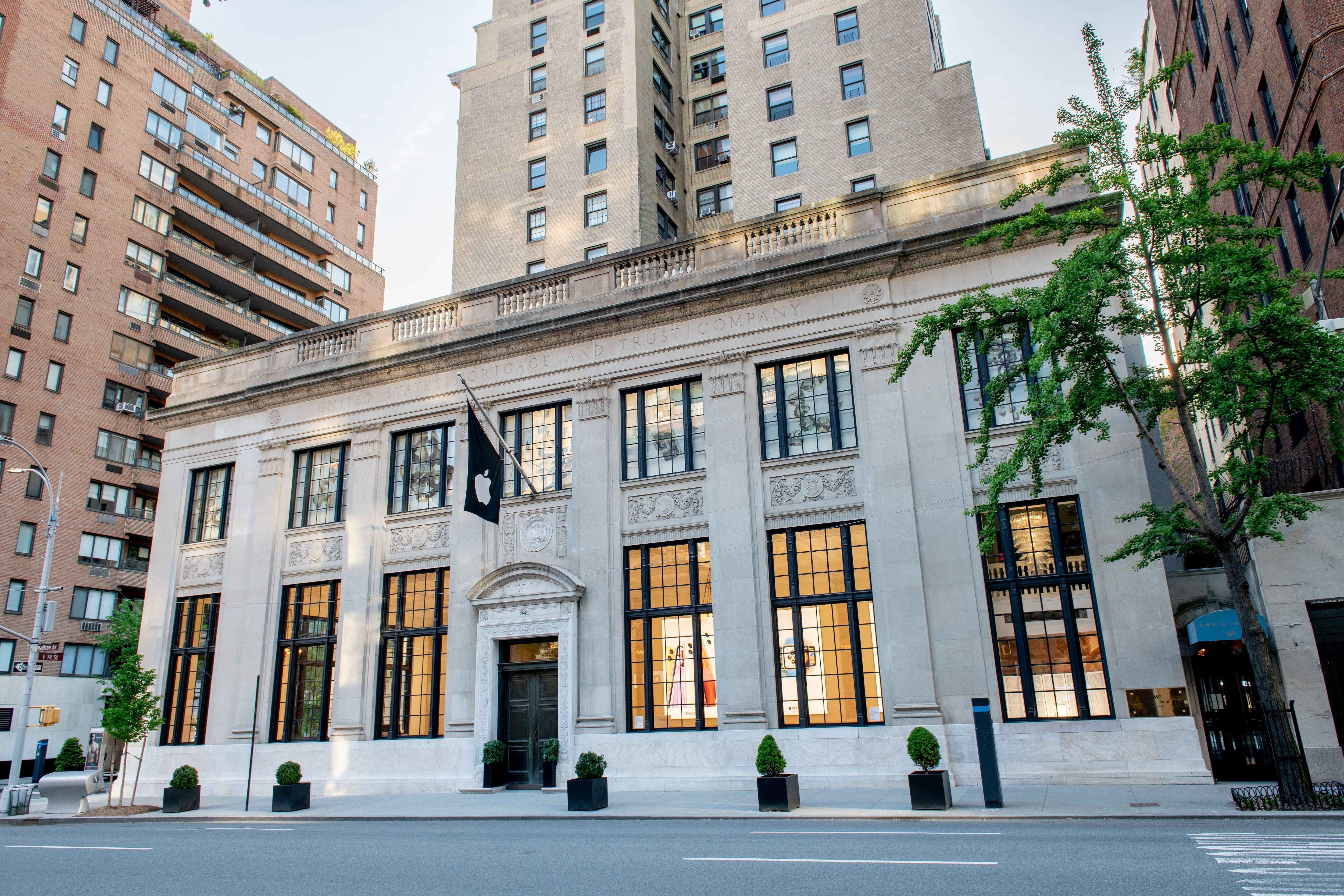 What I Learned Going To An Apple Store During The Pandemic By Damon Beres Onezero