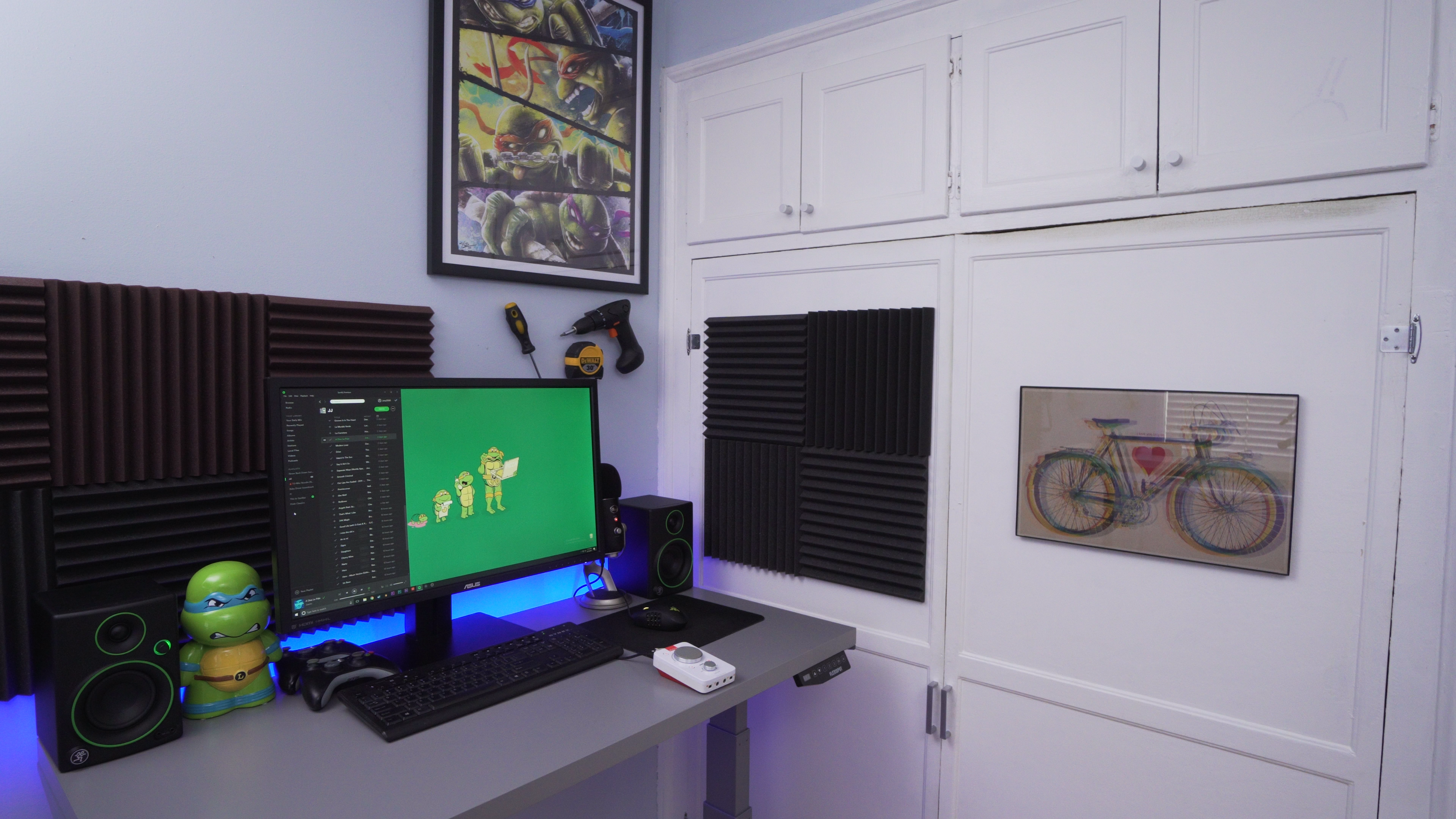 Must Have Things To Set Up An Awesome Geek Room Flexispot Medium