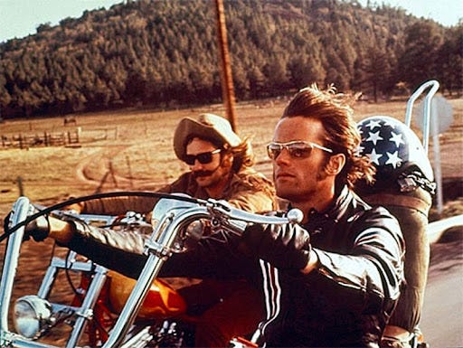 Peter Fonda onları 1969 yapımı Easy Rider filminde giydiğinde popüler oldular.