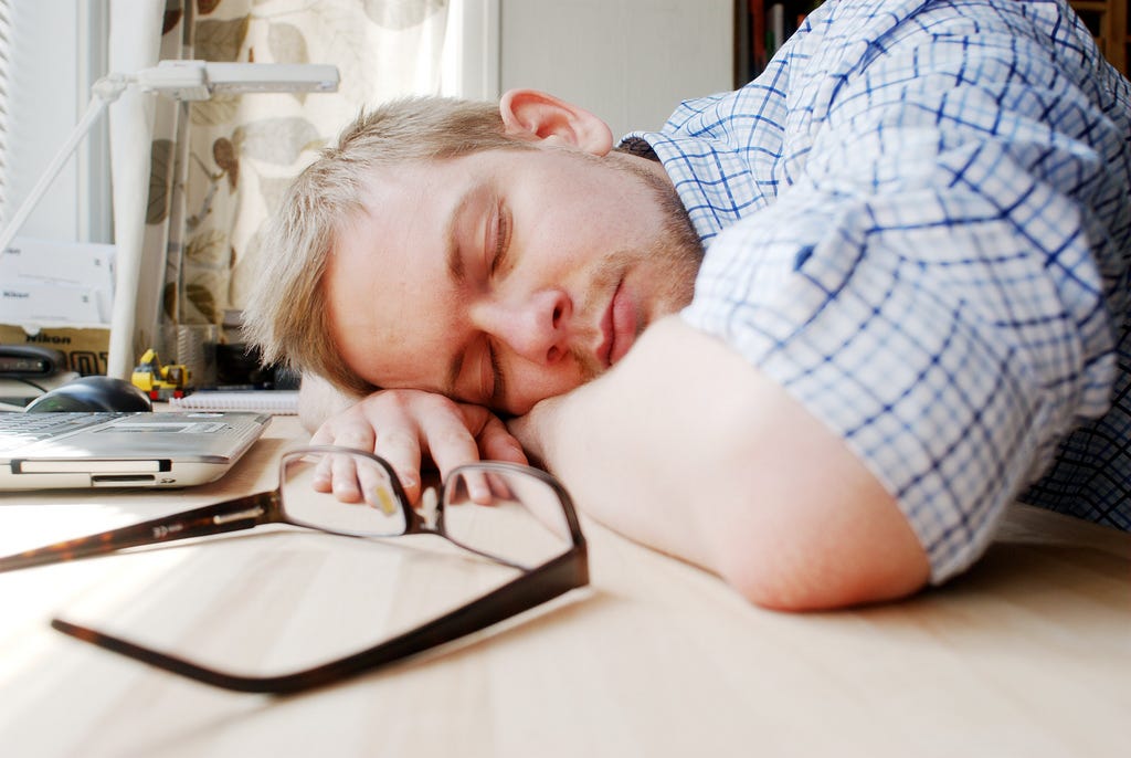 12 Tips to Avoid Daytime Sleepiness - Liveday - Medium