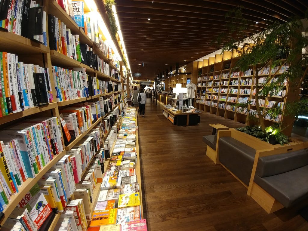 蔦屋書店賣的不是書 是生活提案 香港書店 近年買少見少 By 夏水 Medium