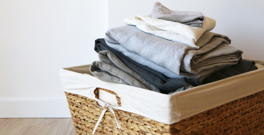 LAUNDERING MY DIRTY LINEN - Vengayi Zano - Medium