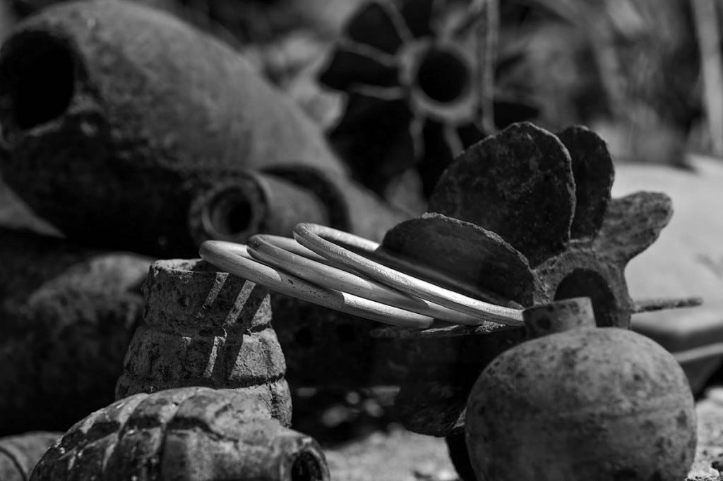 Bombes recyclées en Bijoux éthiques au Laos | by Fabien Fournier | Medium