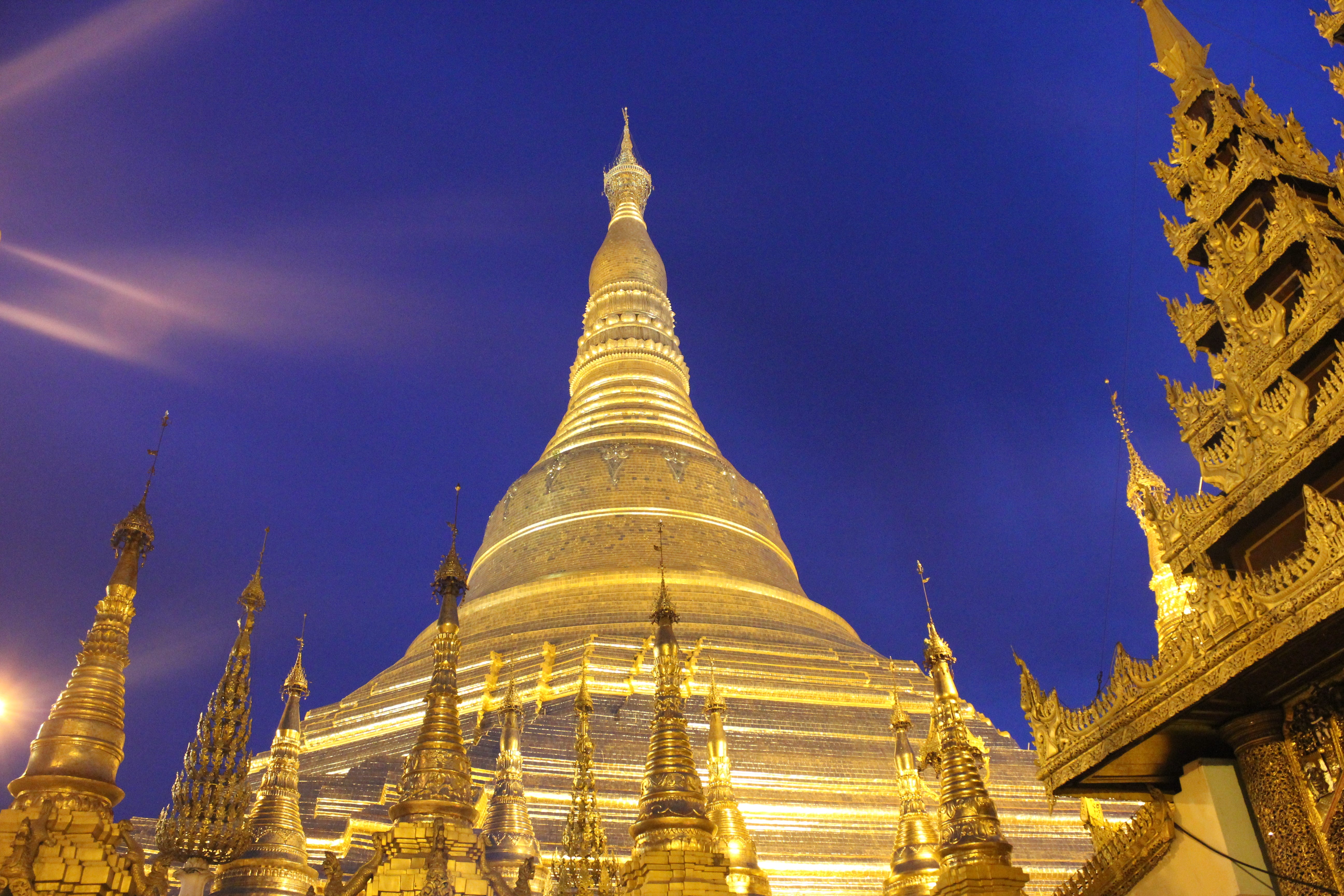 緬甸 仰光大金寺 緬甸人心中一盞不滅的明燈 說到緬甸 許多人第一個想到的就是仰光大金寺 Shwedagon By