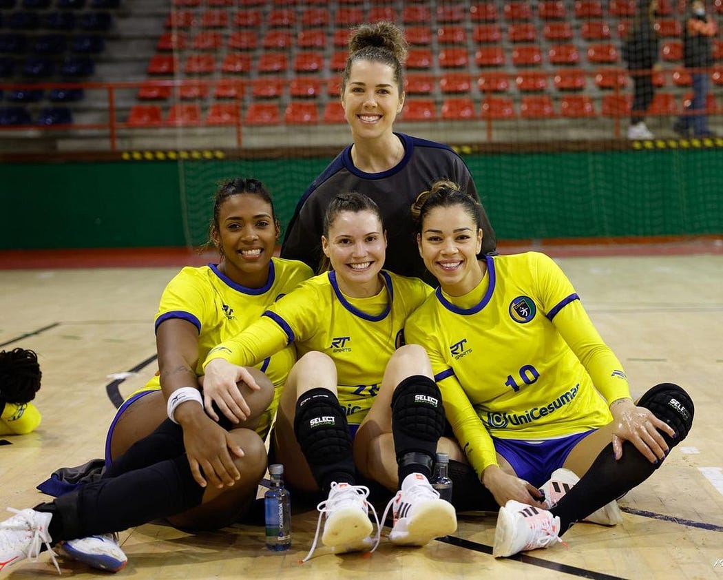 Jogadoras da Seleção Brasileira se preparando para o Mundial Feminino de Handebol de 2021.