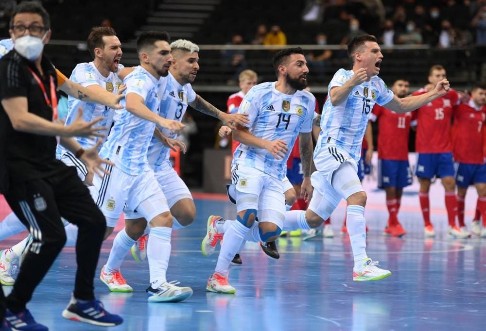Jogadores da Argentina comemorando a vitória contra a Federação Russa. 