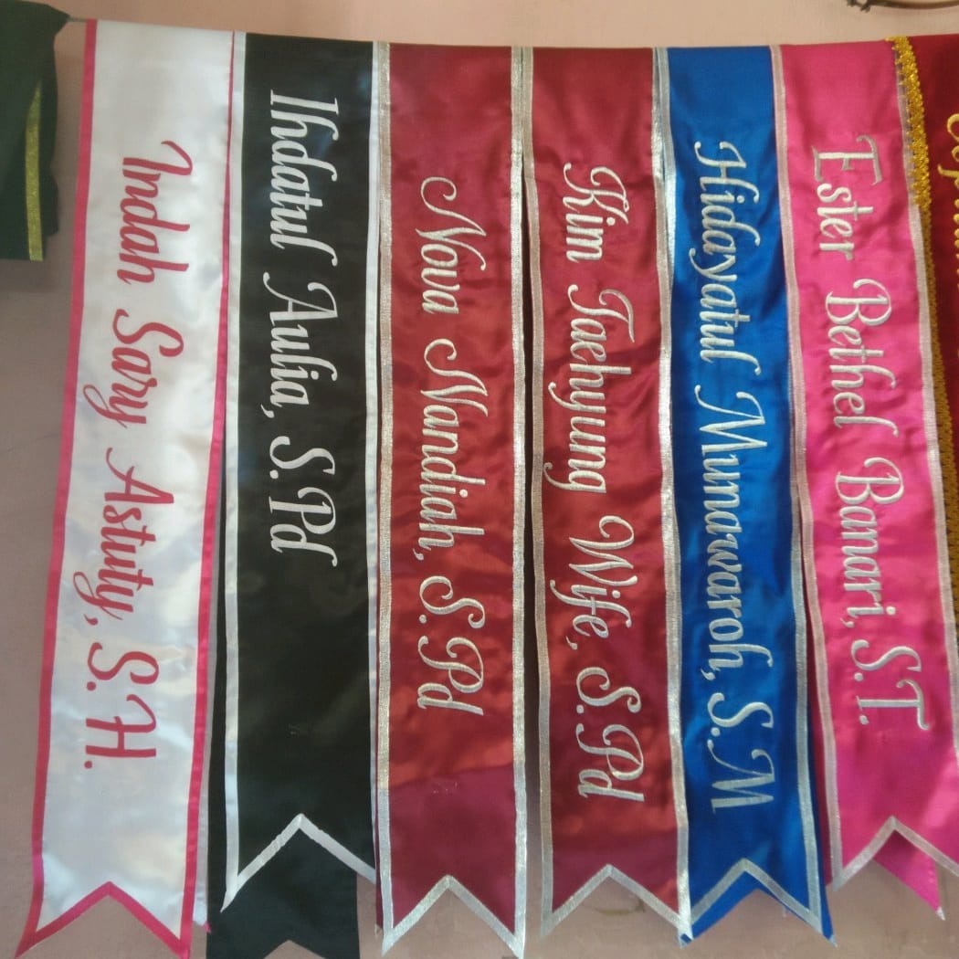 Tulisan Lucu Selempang Wisuda