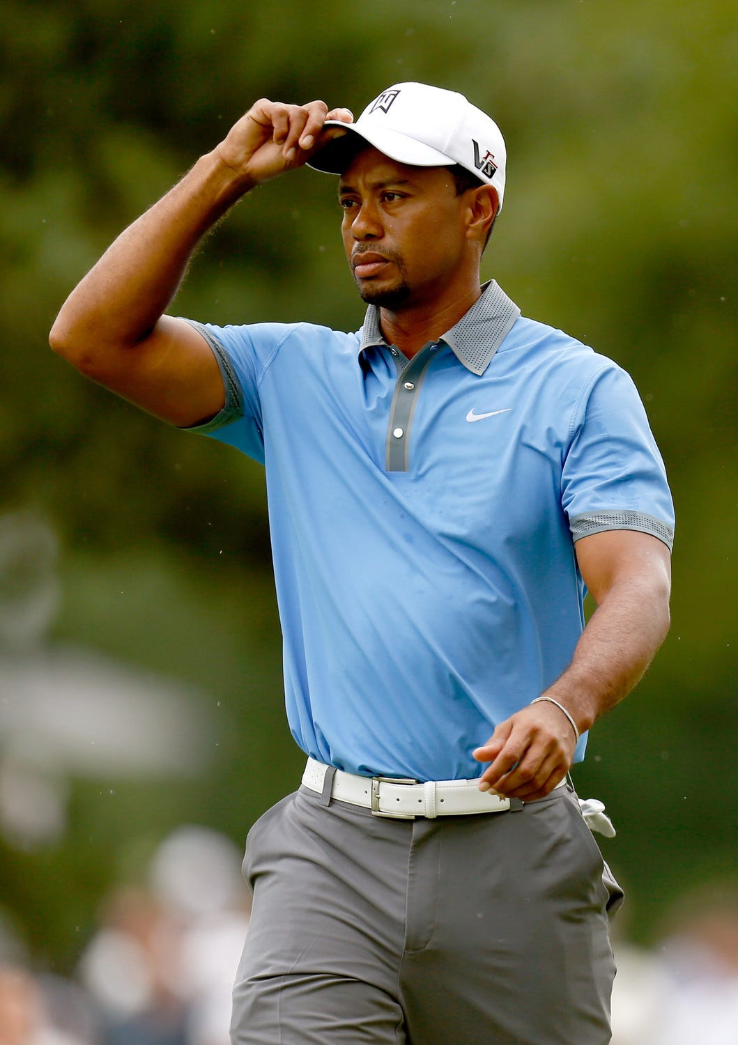 tiger woods blue shirt