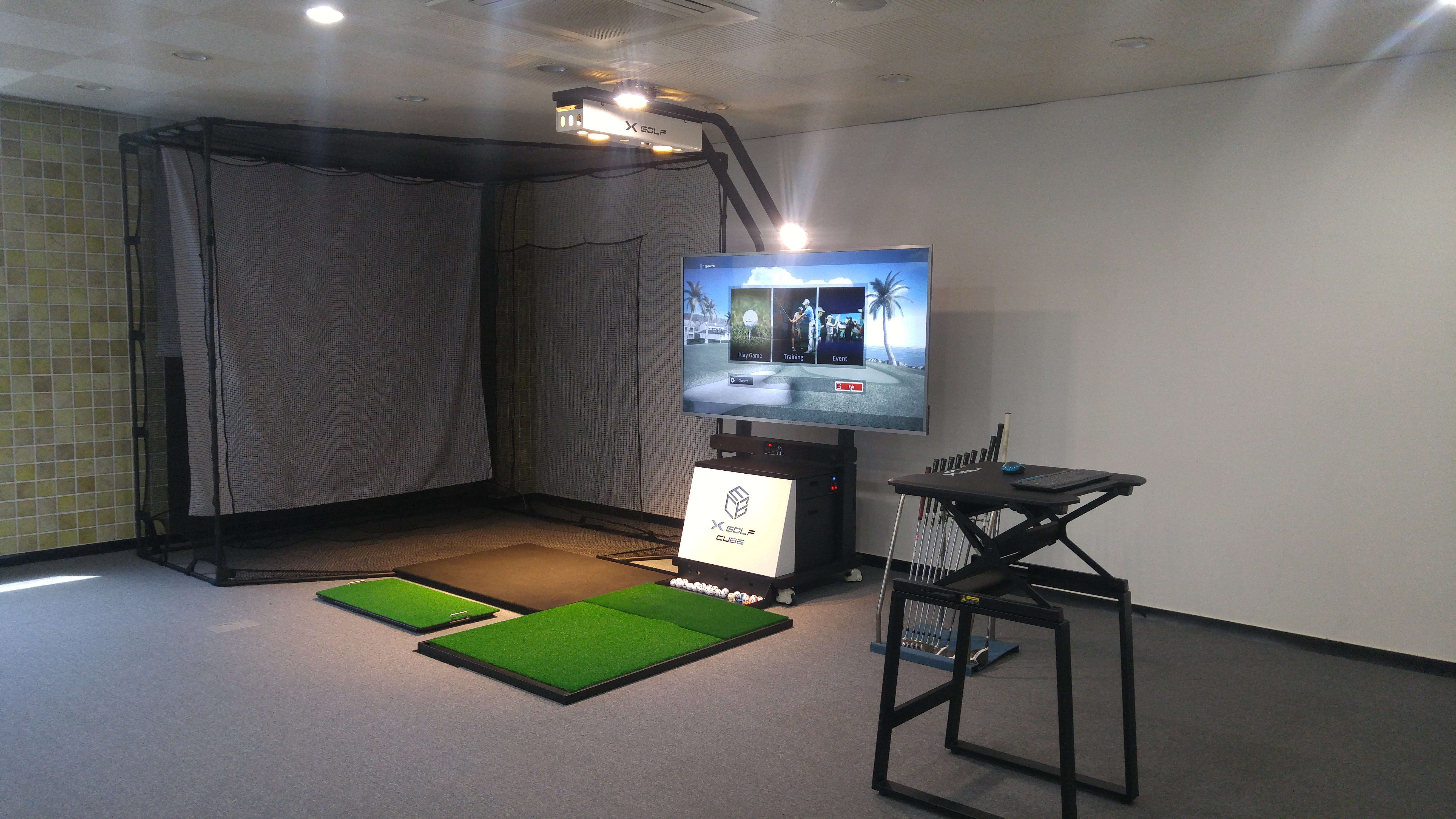 THE WORLD FIRST MOVABLE INDOOR GOLF SIMULATOR by Ryan Choi XGOLF