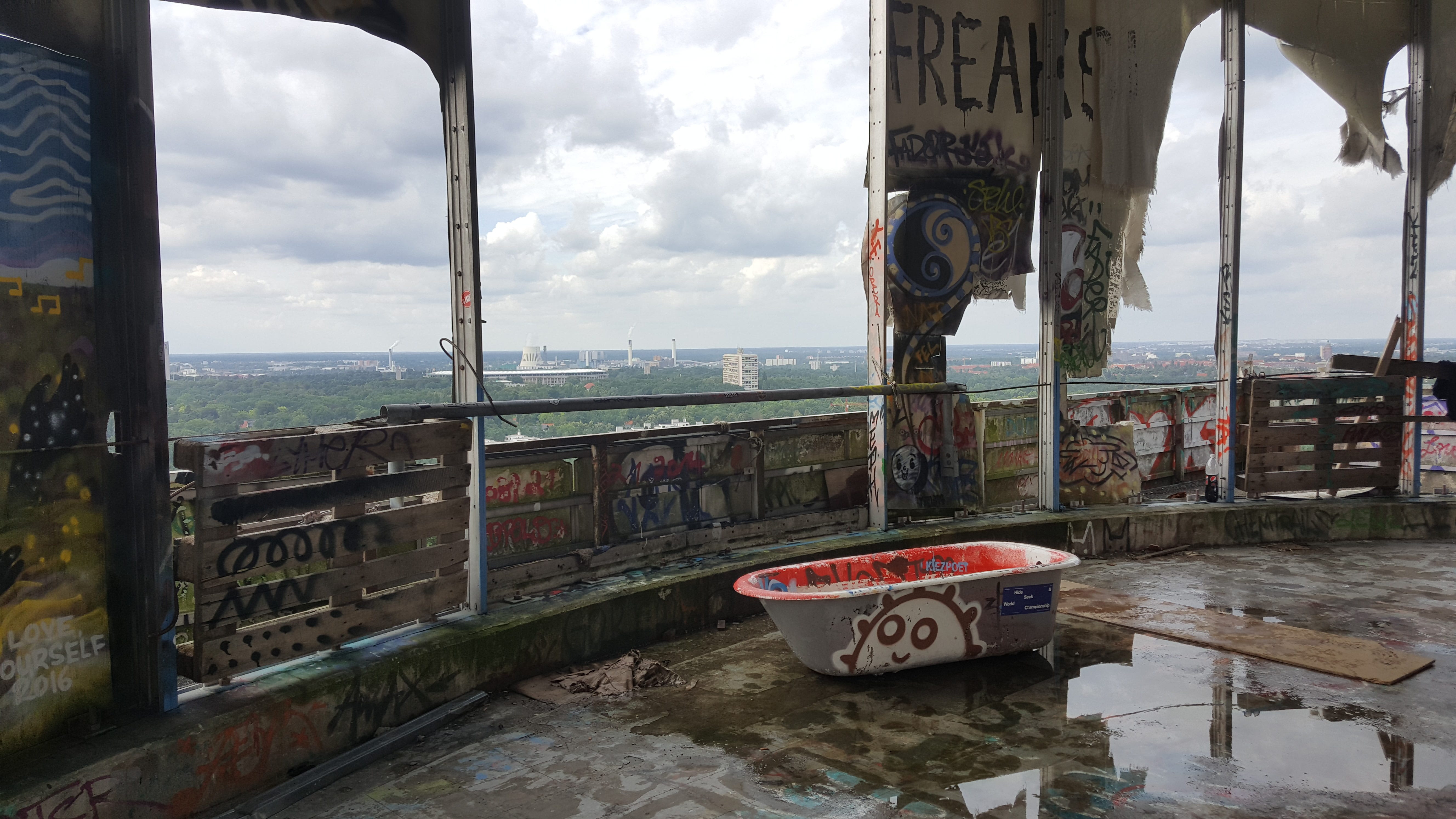 28 Photos of an Abandoned NSA Spy Station — Teufelsberg Berlin by