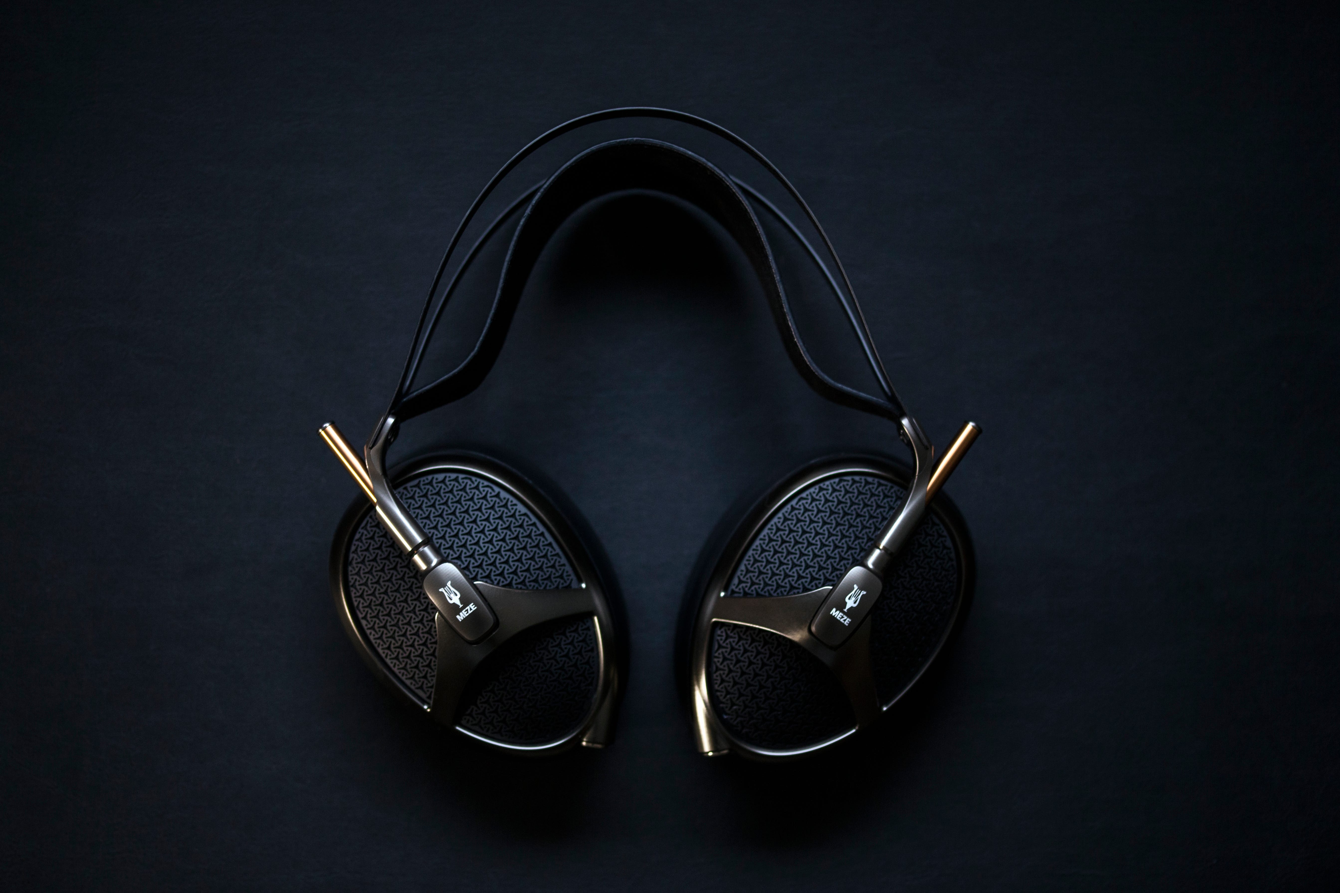 Fight for the Throne: Audeze LCD-4, Meze Empyrean | by Koen Romers | Medium