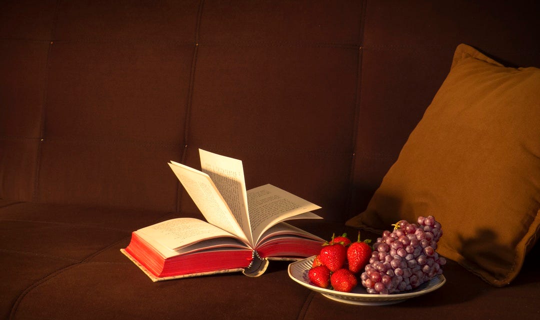 Food for Thought: 3 Reasons Snack-Sized Reading is Good for You (and