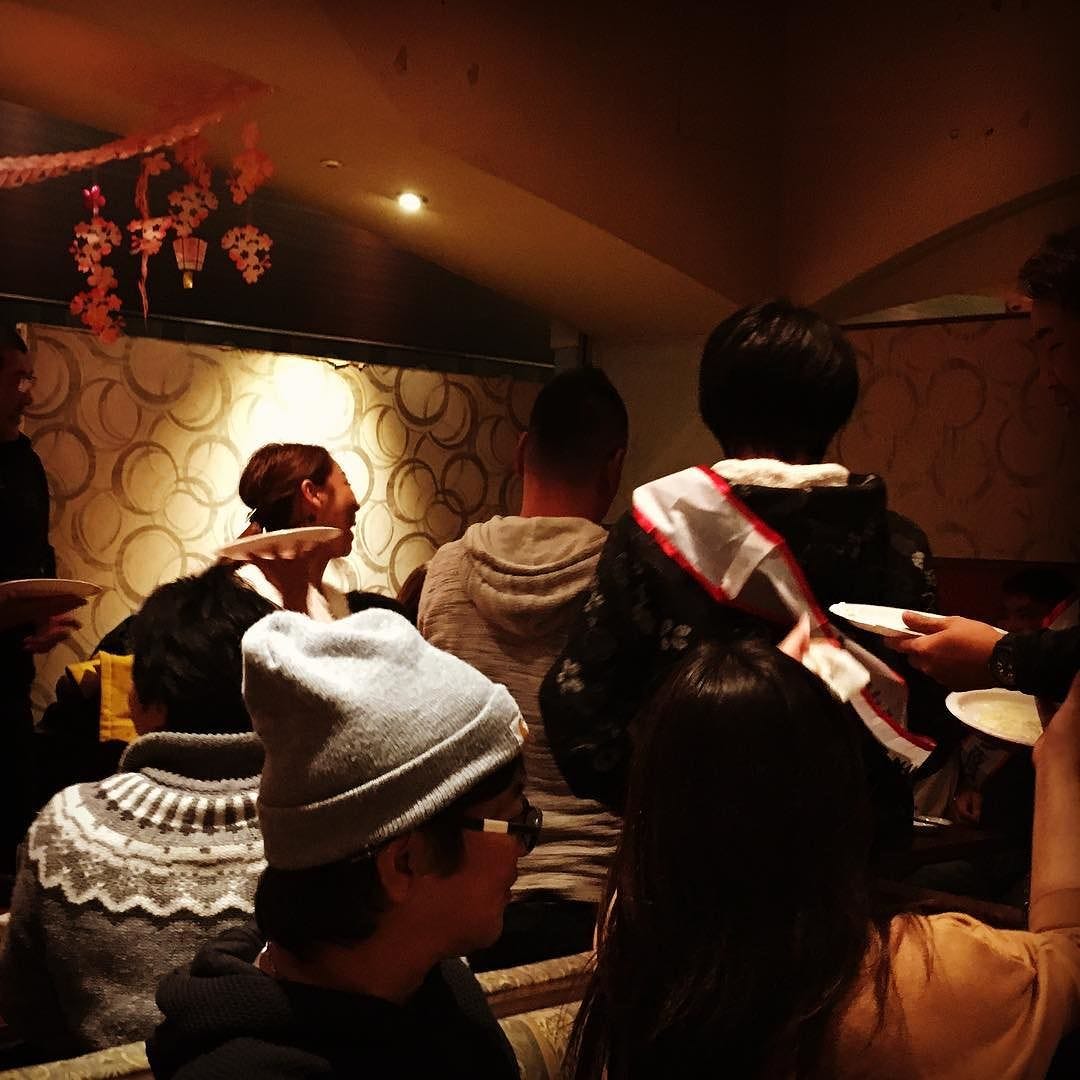 誕生日のお祝いからの定番のパイ投げ開始 みんな顔が美白に カルーアミルク大好き By Kentaro Joseph Ogawa Medium